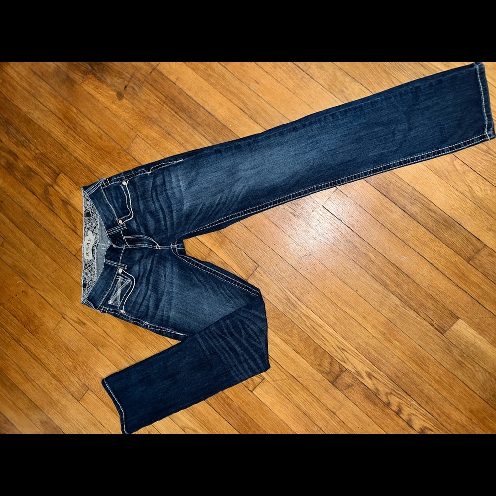 Ariat Straight Leg Mid Rise jean